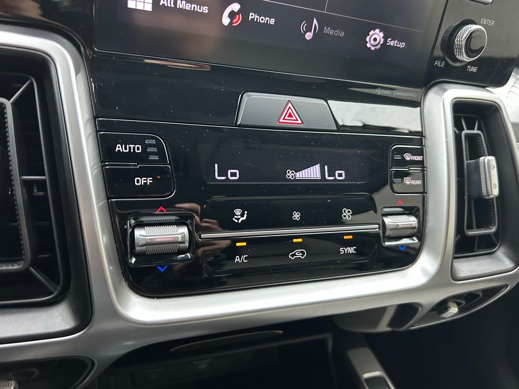 2021 Kia Sorento S 27