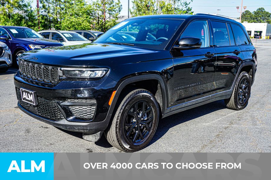 Used 2025 Black Jeep Altitude image 3