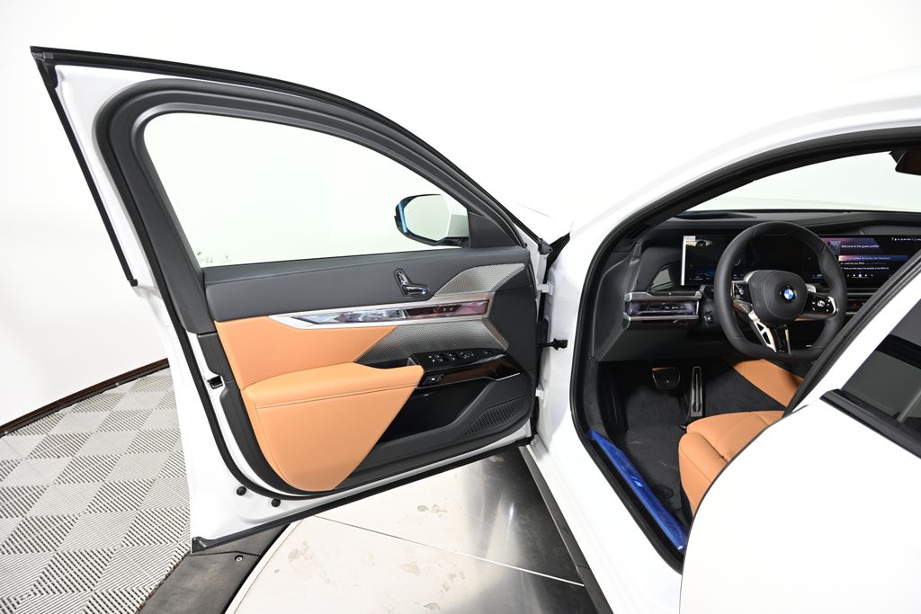 Thumbnail: 2026 BMW 7 Series - 21