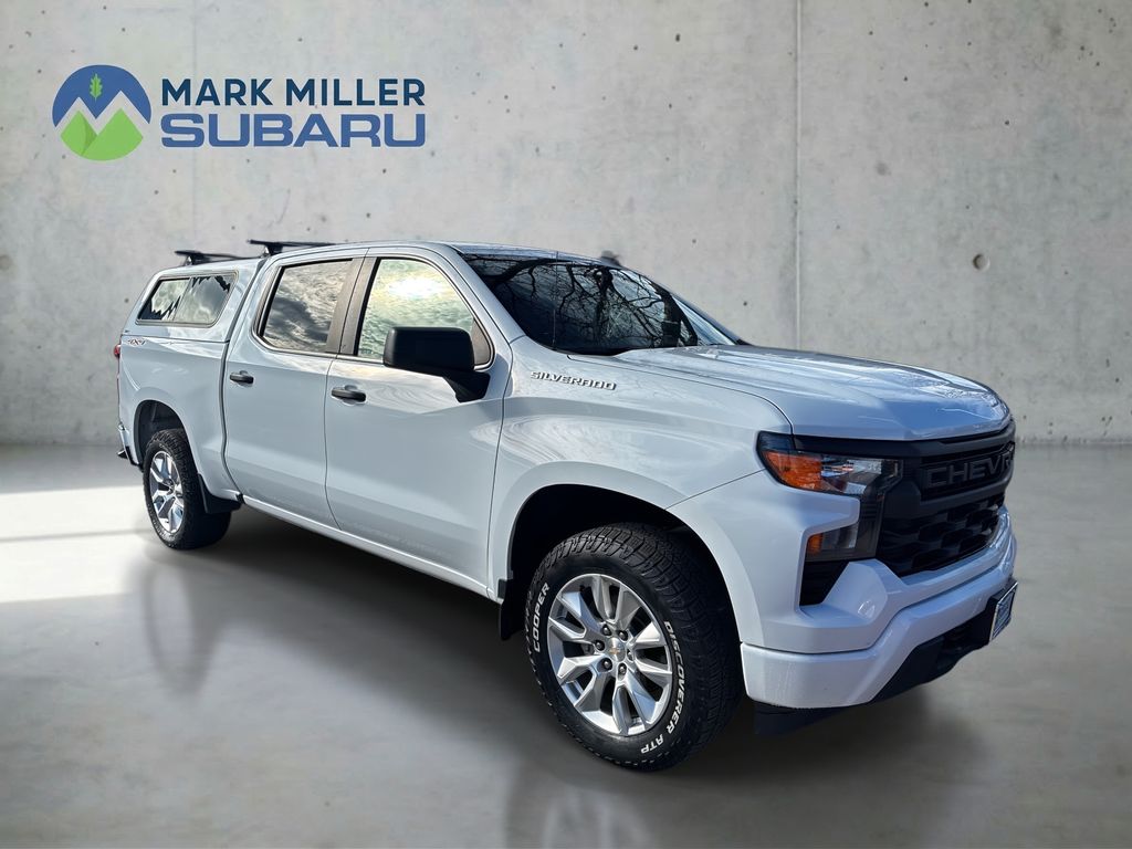 Summit White 2022 Chevrolet Silverado 1500 Custom Crew Cab 4WD Pickup Truck Four-Wheel Drive 8-Speed Automatic