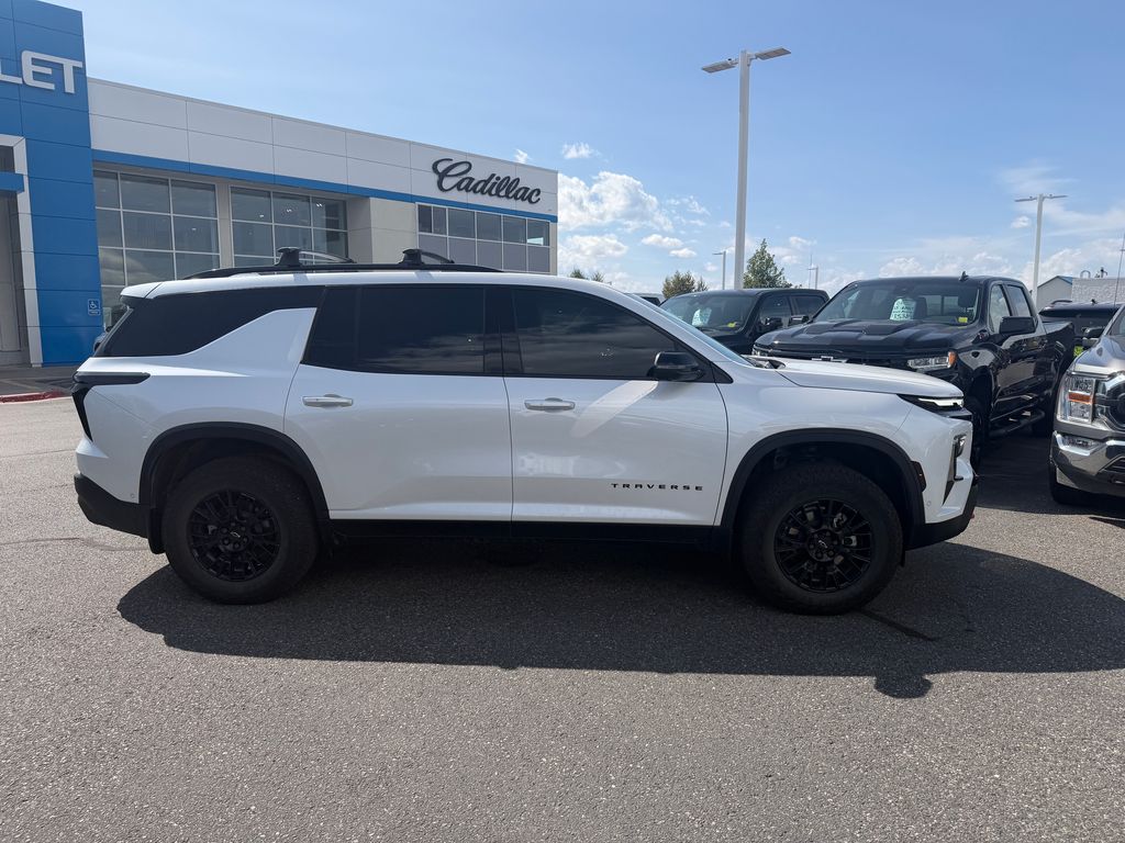 Used 2025 Chevrolet Traverse SUV