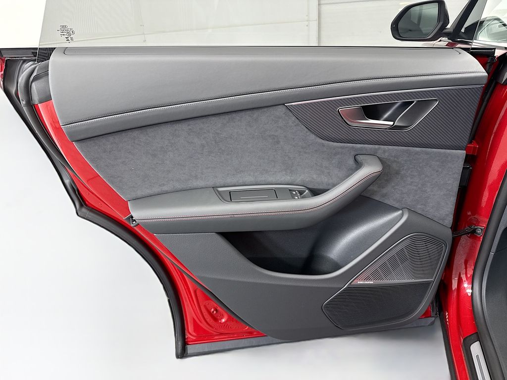 Thumbnail: 2026 Audi SQ8 - 26