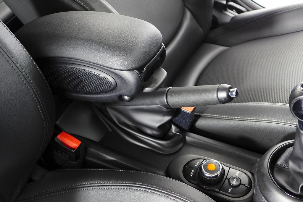 Thumbnail: 2022 MINI Cooper - 16