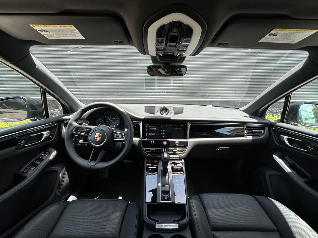Thumbnail: 2026 Porsche Macan - 6