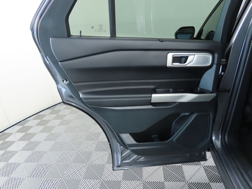 2023 Ford Explorer Limited 28