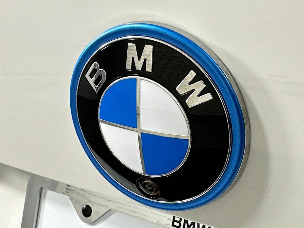 Thumbnail: 2025 BMW i4 - 22