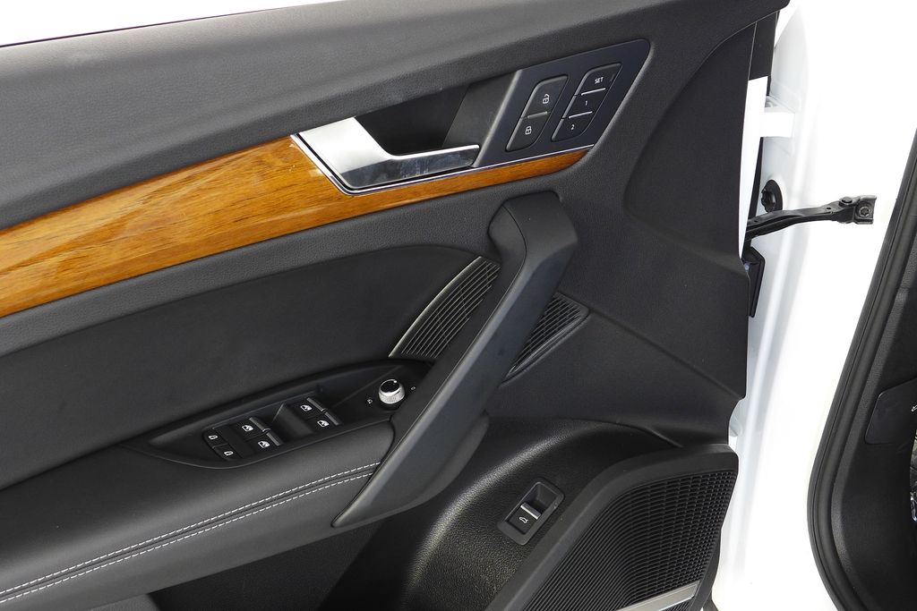 Thumbnail: 2023 Audi Q5 - 12