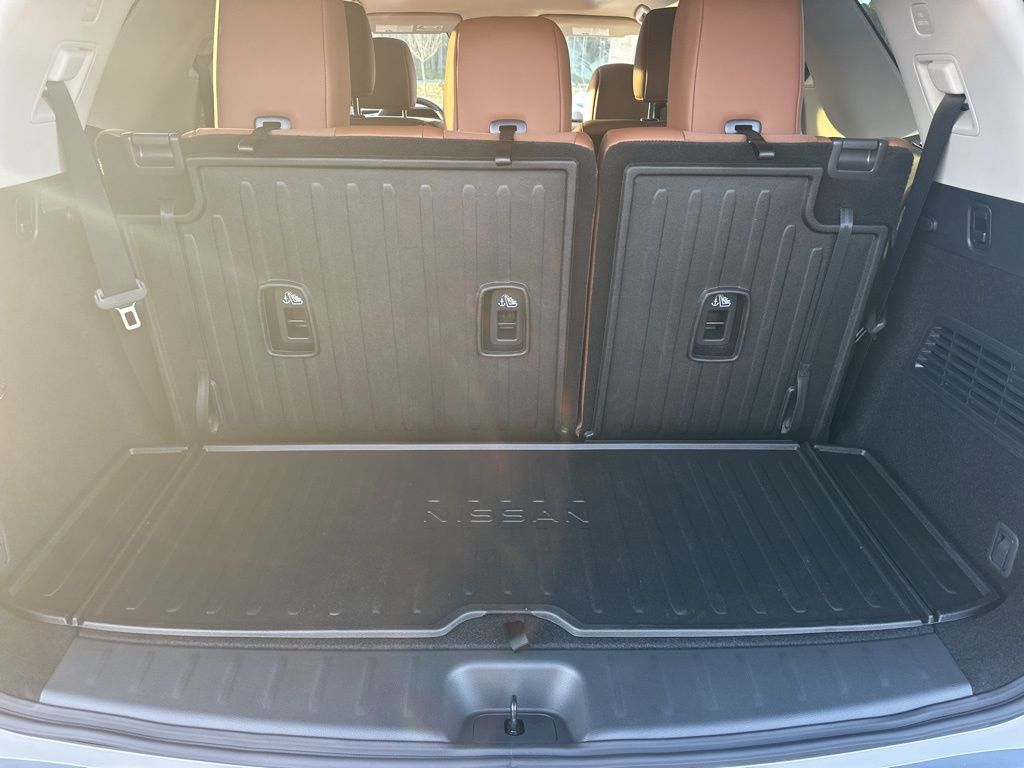 2025 Boulder Gray Pearl Nissan Pathfinder Platinum FWD SUV