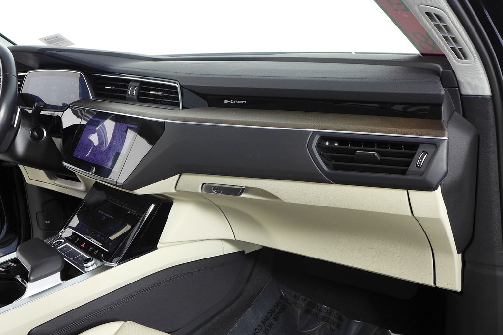 Thumbnail: 2024 Audi Q8 e-tron - 14