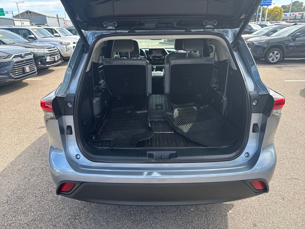 2022 Toyota Highlander XLE photo 7