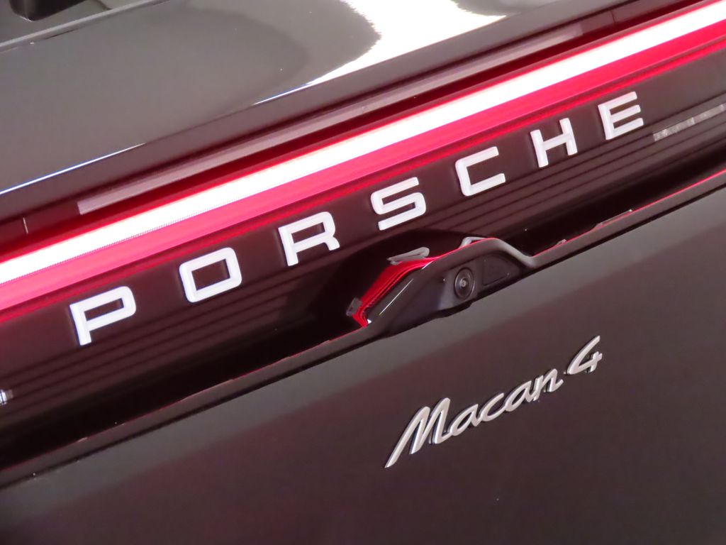Thumbnail: 2025 Porsche Macan - 12