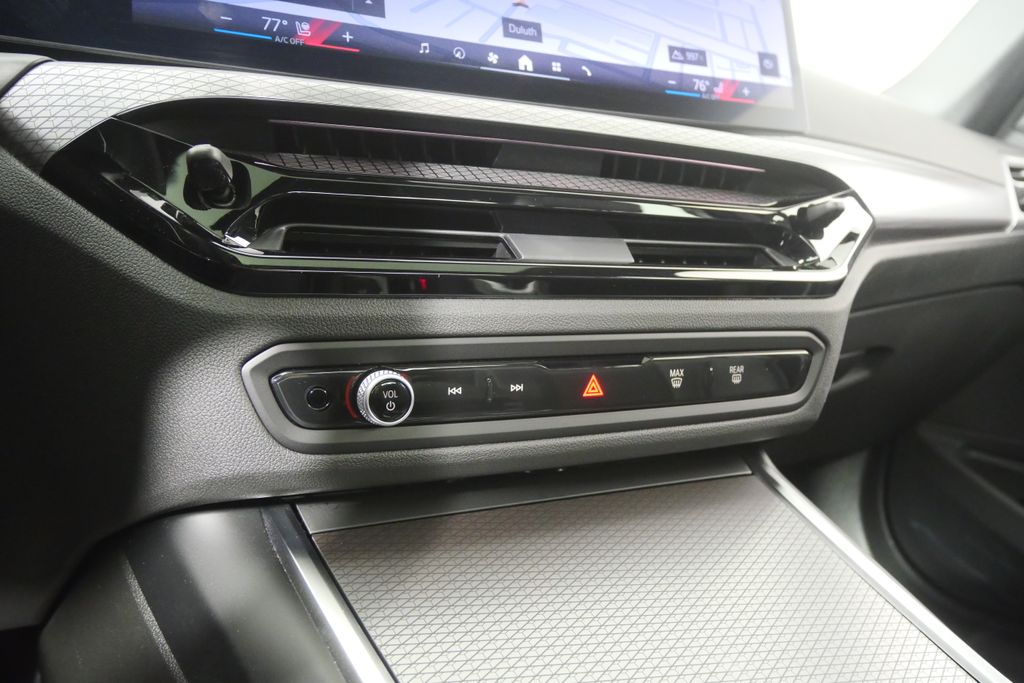 Thumbnail: 2025 BMW 3 Series - 23