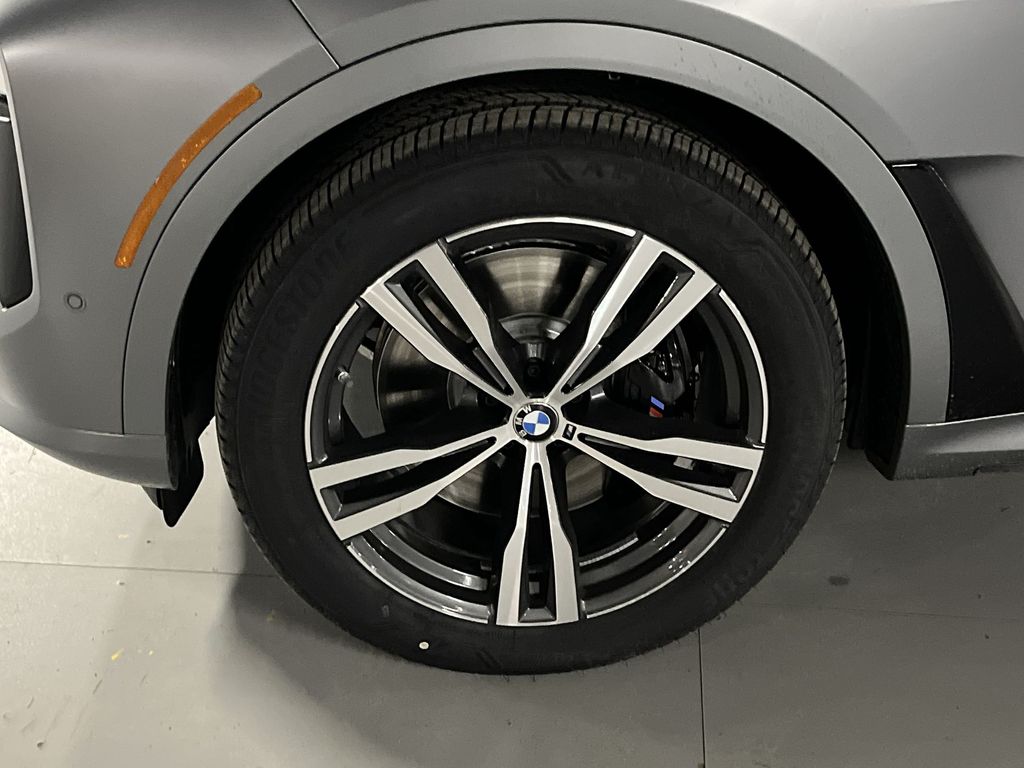Thumbnail: 2026 BMW X7 - 10