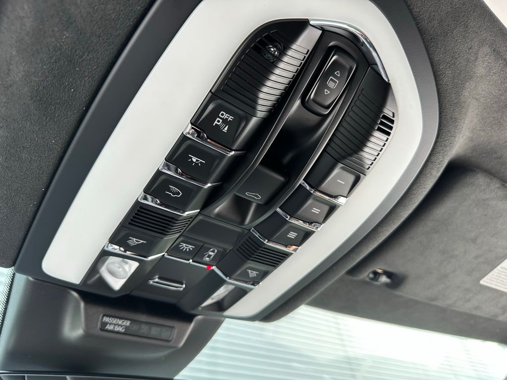 Thumbnail: 2026 Porsche Macan - 30