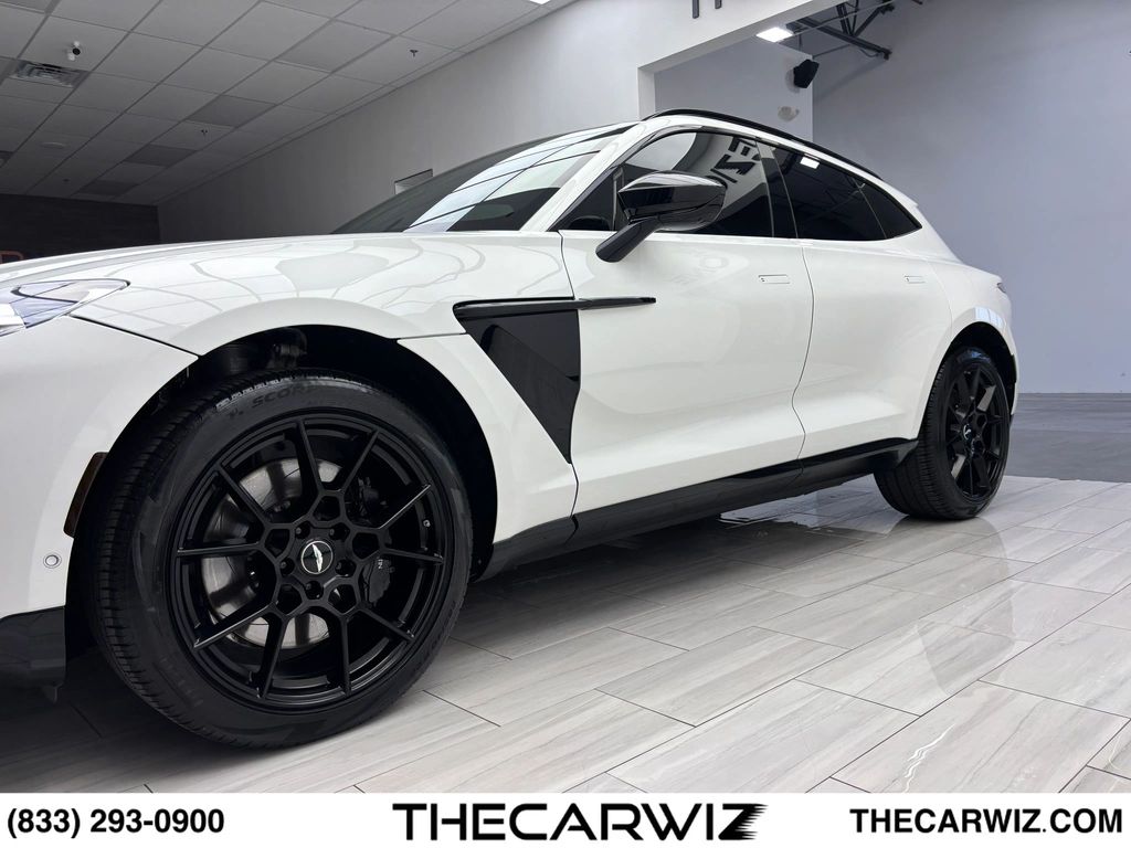 2021 Aston Martin DBX