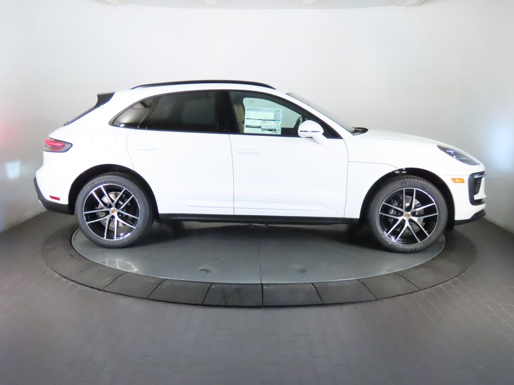 Thumbnail: 2026 Porsche Macan - 8