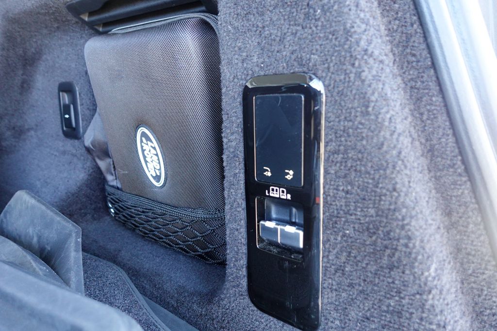 Used 2023 Blue Land Rover SE image 35