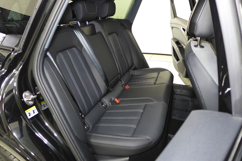 Thumbnail: 2025 Audi Q4 e-tron - 20