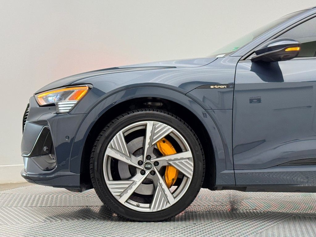 2023 Audi e-tron S Prestige 10
