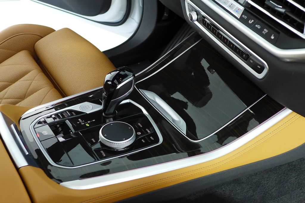 Thumbnail: 2023 BMW X5 - 15