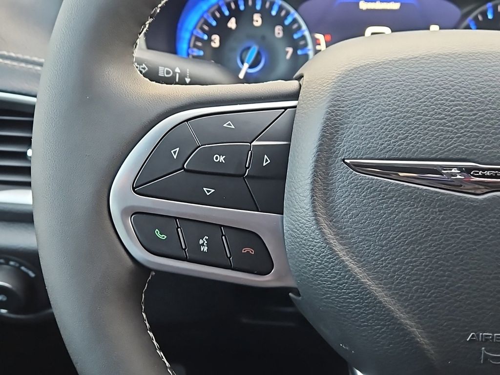 2025 Chrysler Pacifica  photo
