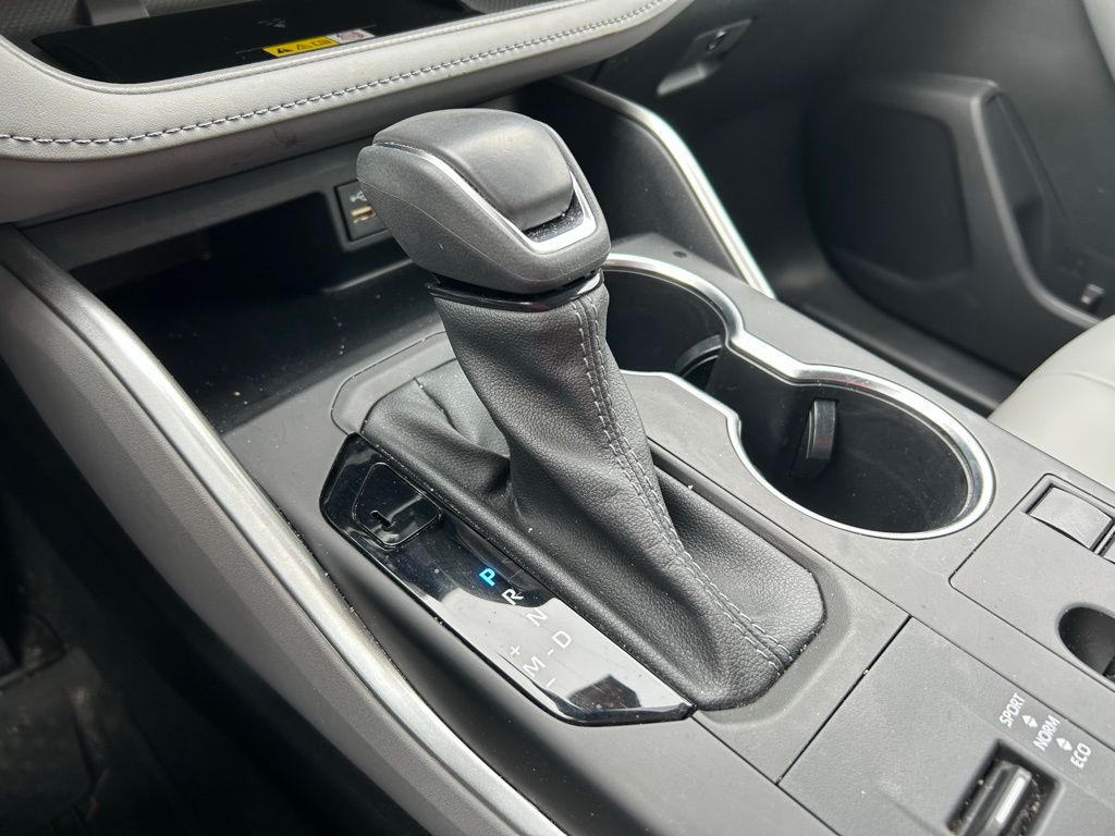 Thumbnail: 2023 Toyota Highlander - 28