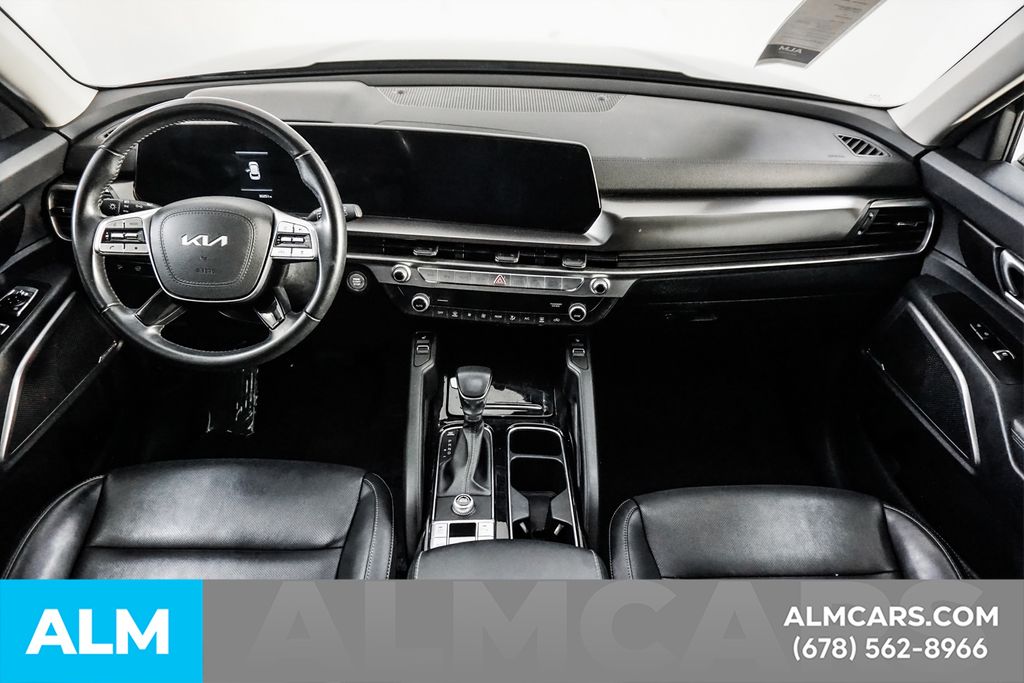 Used 2025 Black Kia S image 24