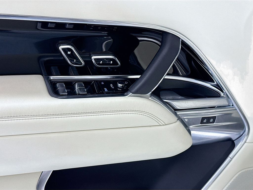 Thumbnail: 2023 Land Rover Range Rover - 23