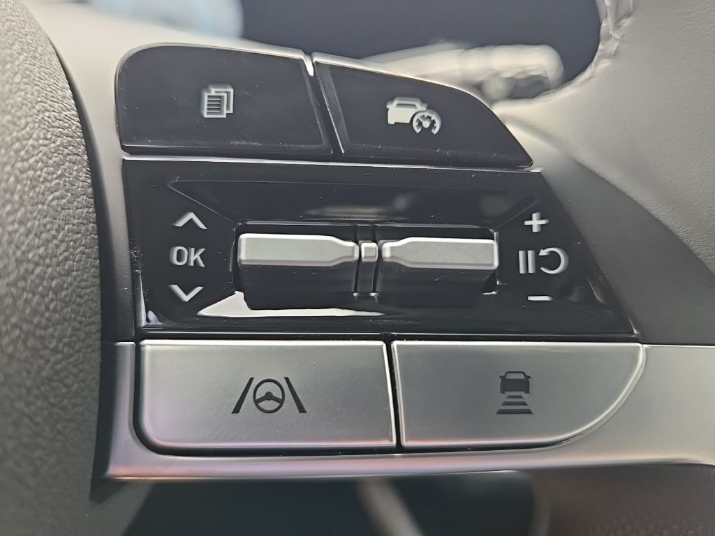 Thumbnail: 2025 Hyundai Elantra - 32