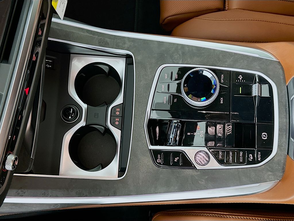 Thumbnail: 2026 BMW X7 - 15