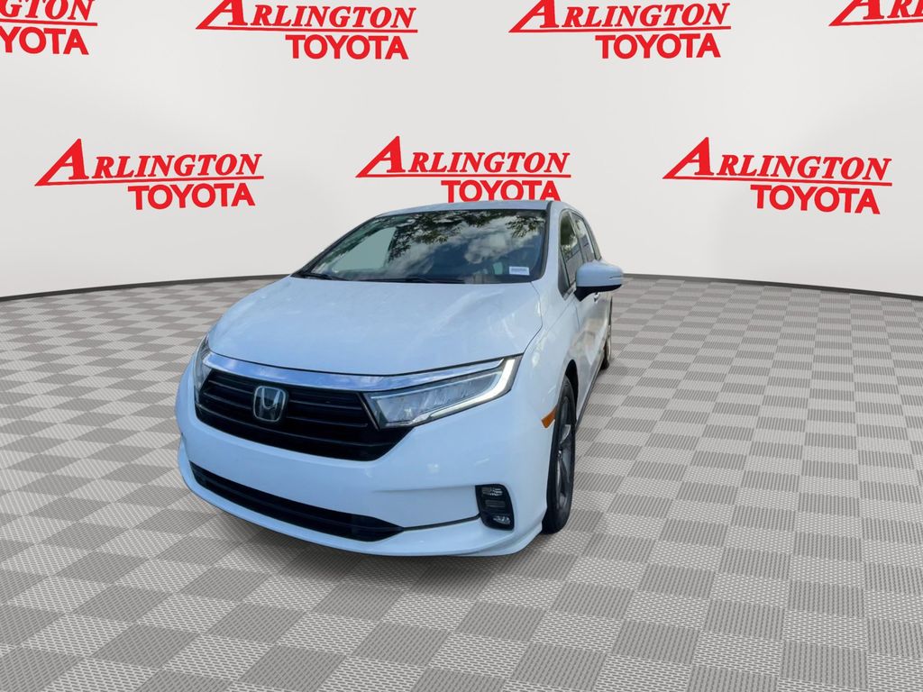 View vehicle photo 4