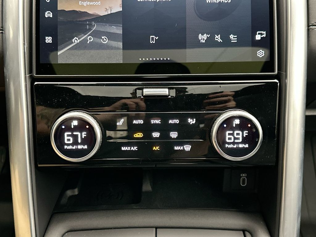 Thumbnail: 2026 Land Rover Discovery - 13