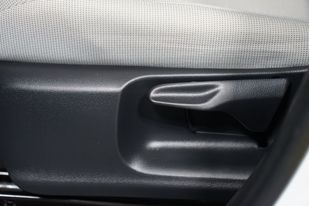 Thumbnail: 2025 Toyota Corolla Cross - 30