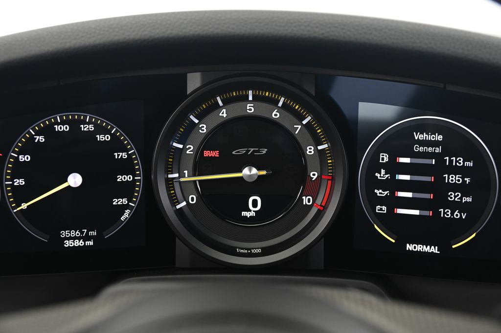 Thumbnail: 2022 Porsche 911 - 32