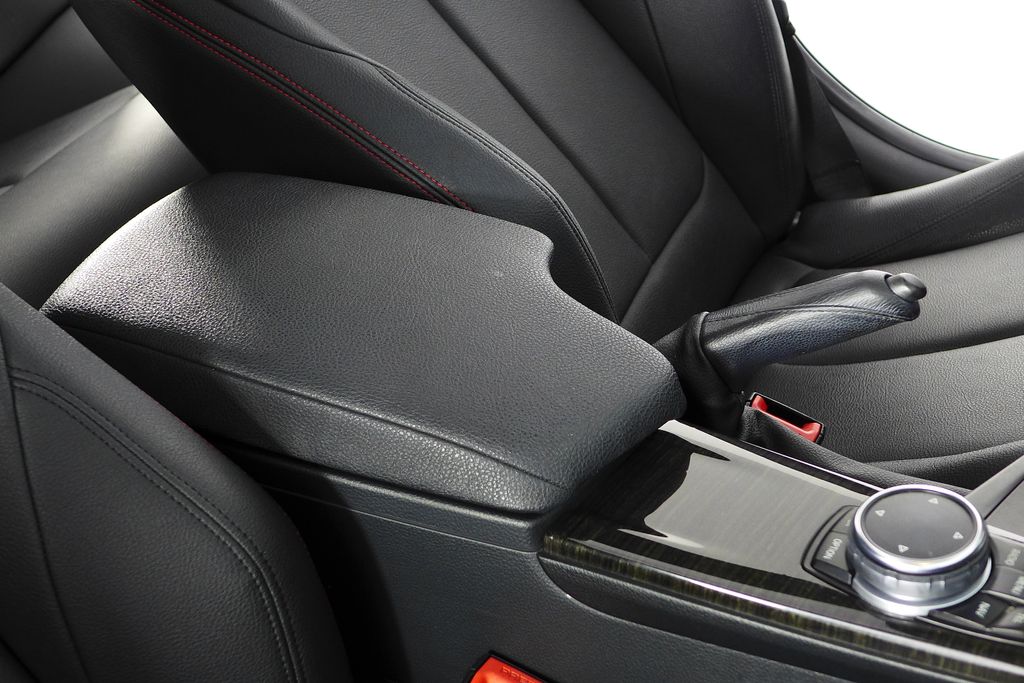 Thumbnail: 2016 BMW 3 Series - 16