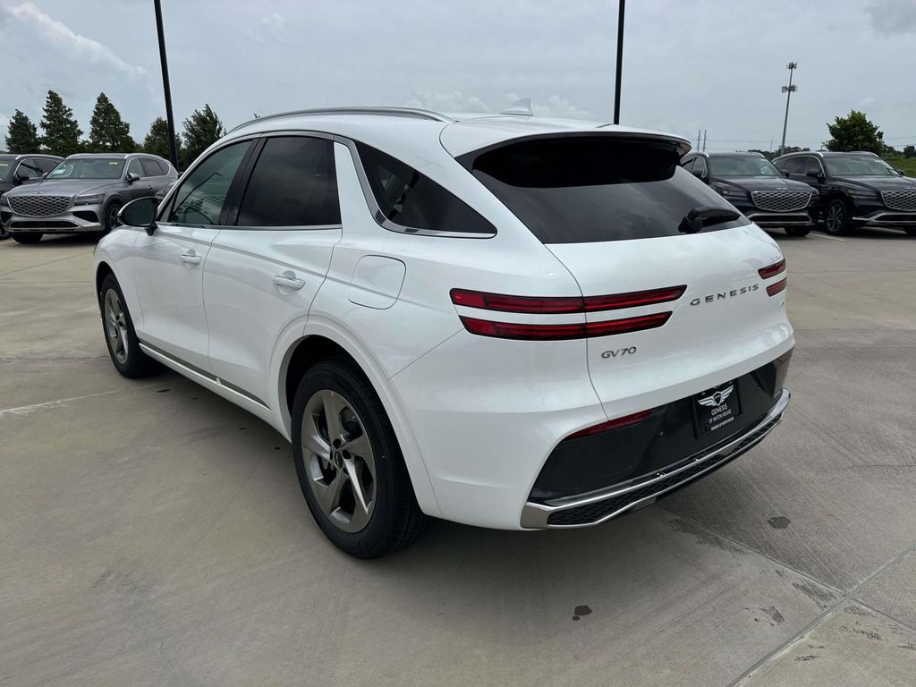 New 2026 White Genesis 2.5T image 6