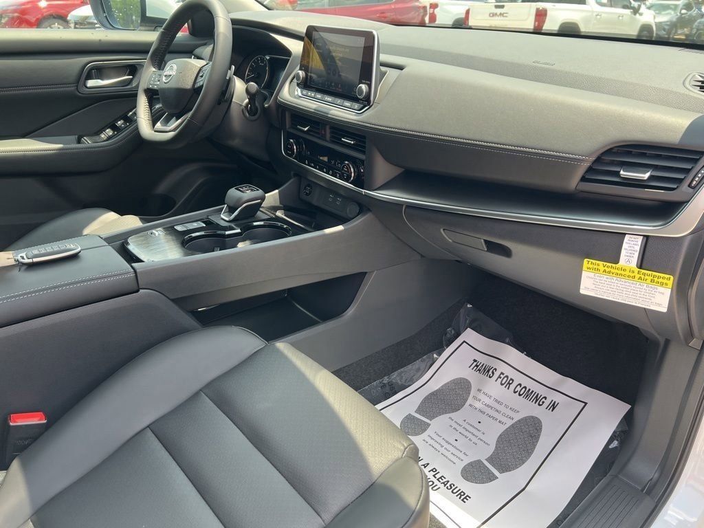 2025 Everest White Pearl Nissan Rogue SV FWD SUV