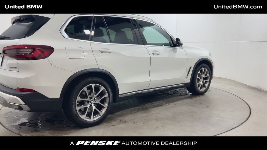 Thumbnail: 2023 BMW X5 - 7