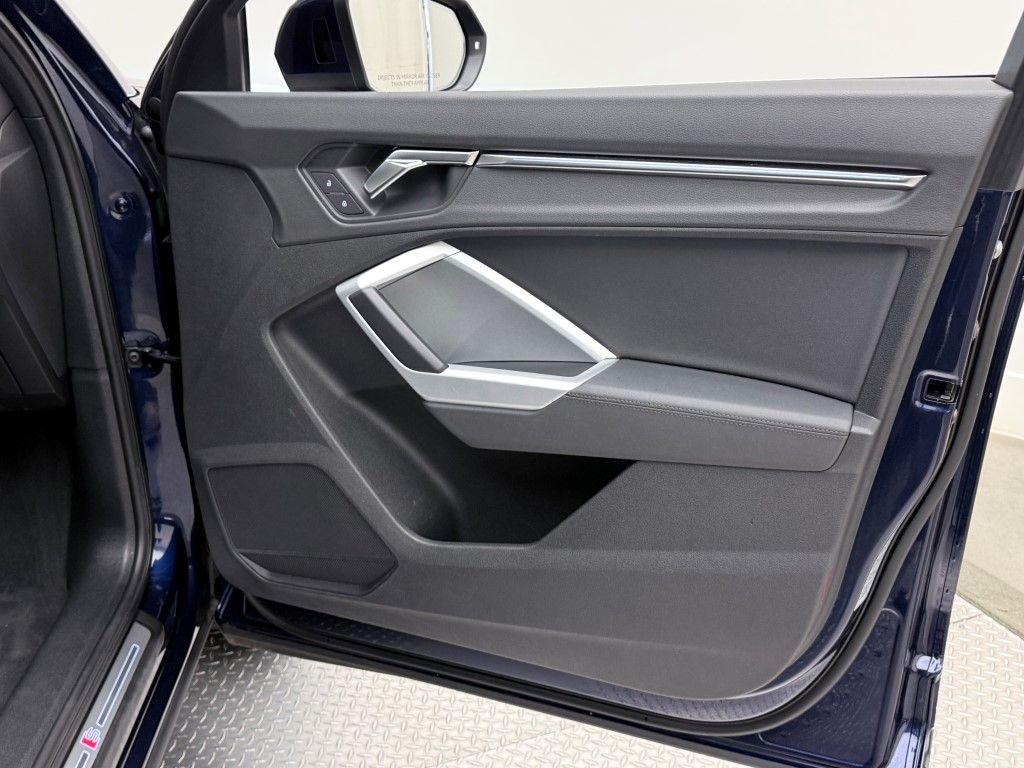 Thumbnail: 2021 Audi Q3 - 19