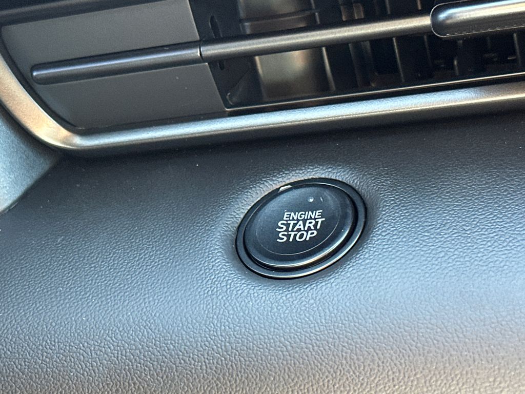 Used 2025 Silver Hyundai SEL Sport image 30