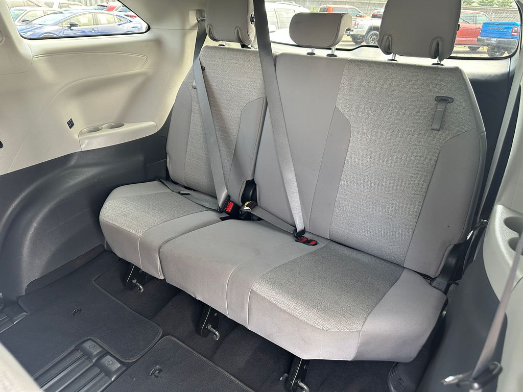2024 Toyota Sienna LE