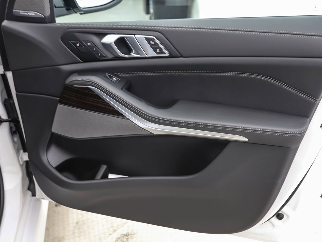 Thumbnail: 2026 BMW X5 - 28