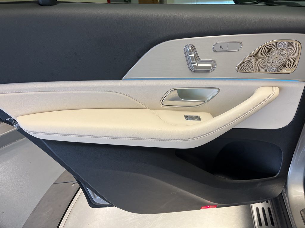 Thumbnail: 2023 Mercedes-Benz GLS - 25