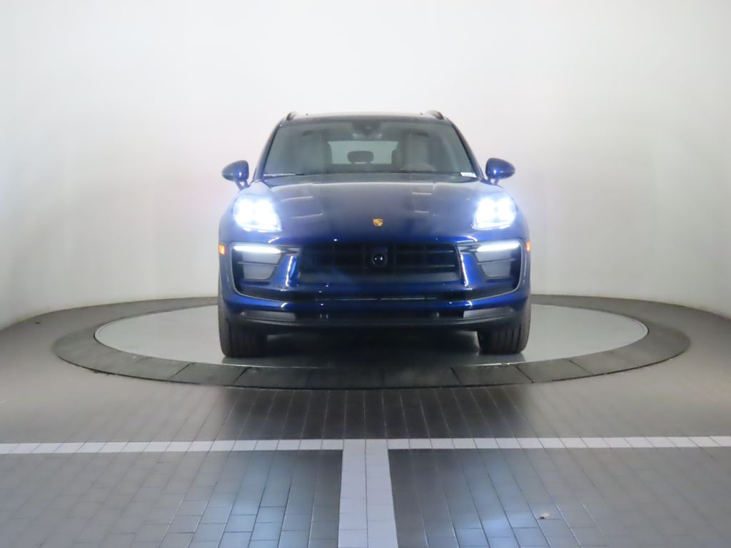 Thumbnail: 2026 Porsche Macan - 10