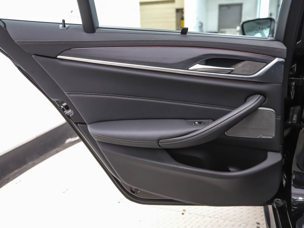 Thumbnail: 2023 BMW 5 Series - 20