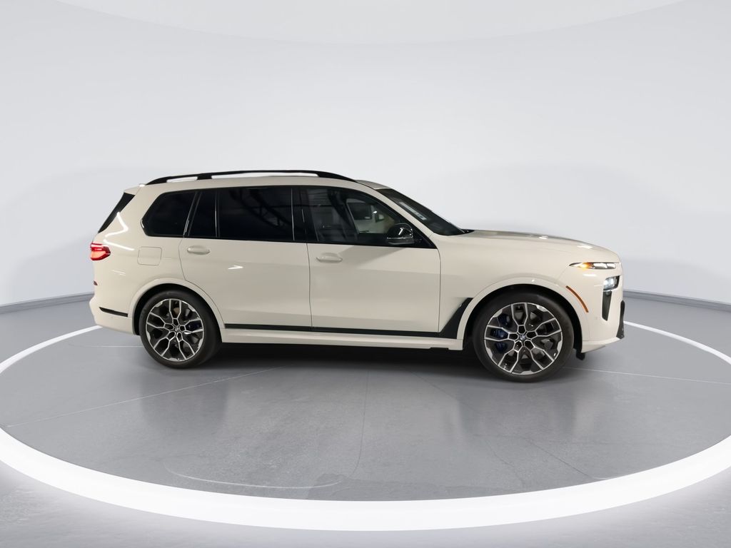 2025 BMW X7 M60i 9