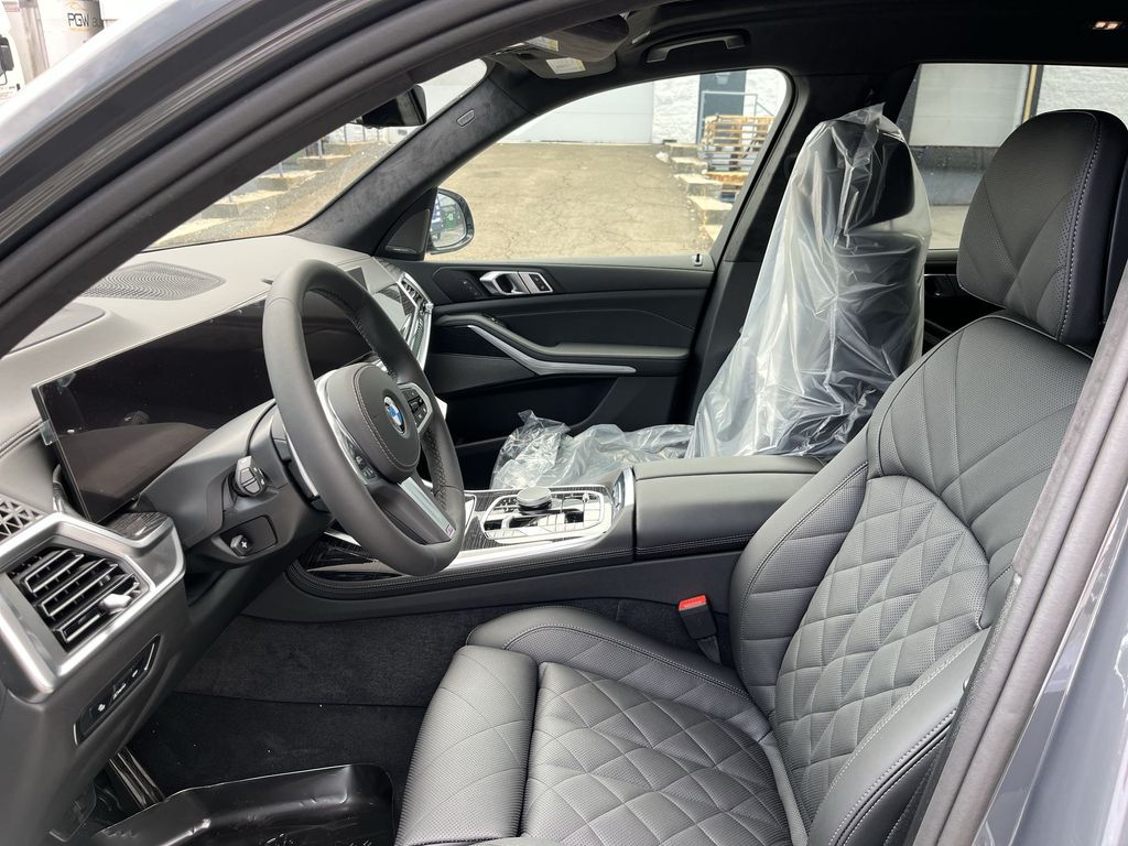 Thumbnail: 2026 BMW X7 - 11