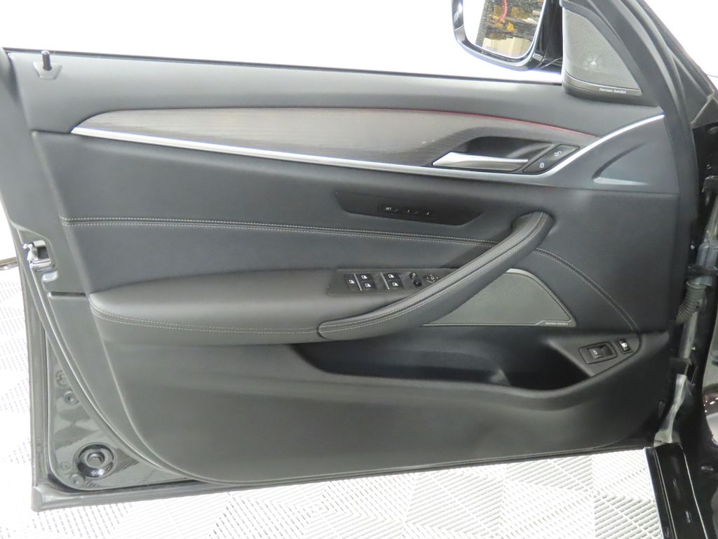 Thumbnail: 2022 BMW 5 Series - 31