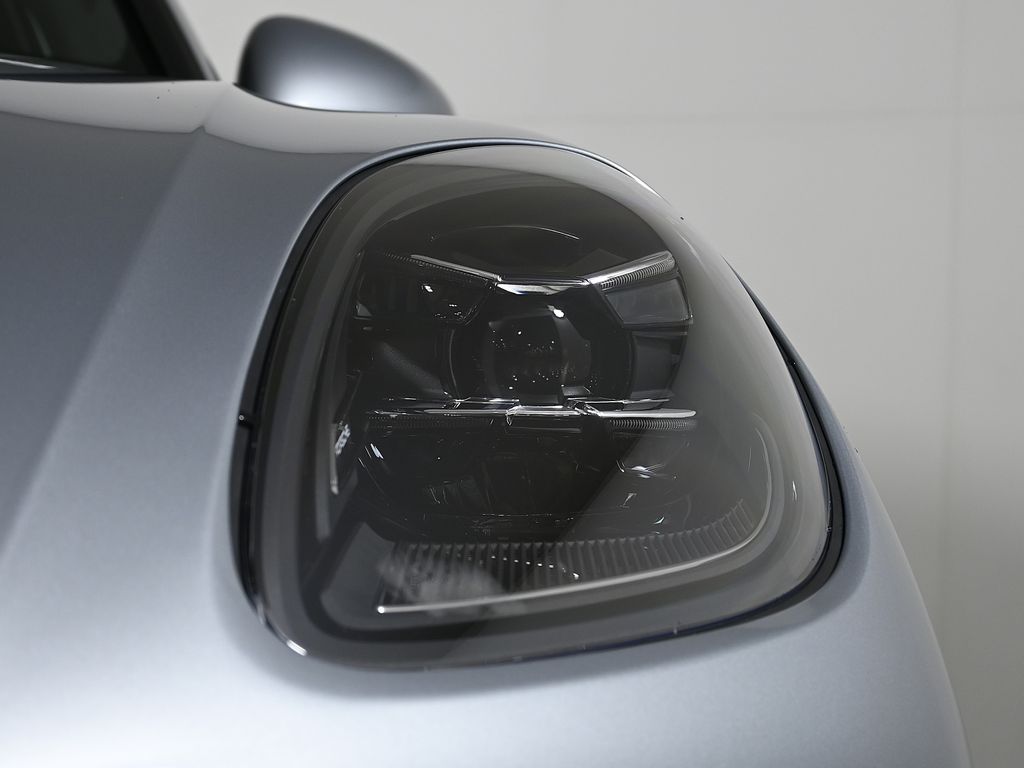 Thumbnail: 2026 Porsche Macan - 11