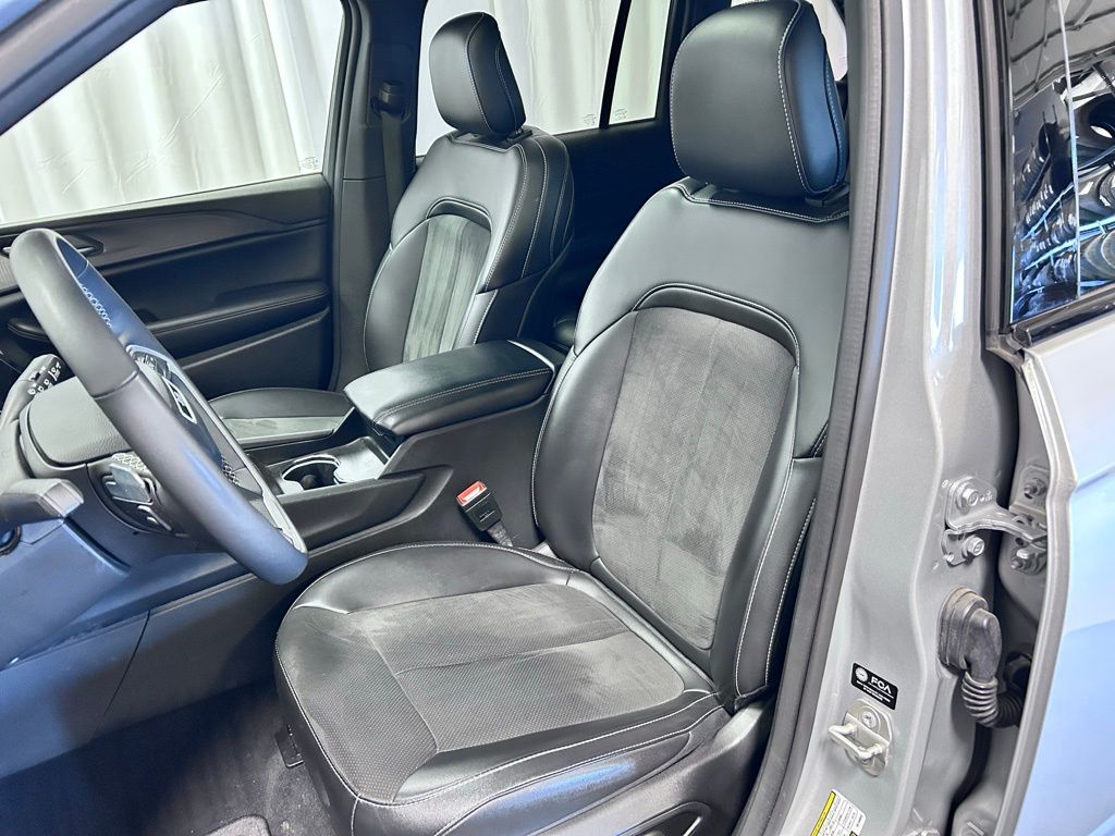 used 2024 Jeep Grand Cherokee car, priced at $36,887